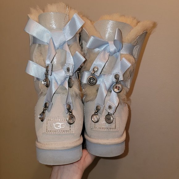 Size 7 Women's Wedding Bailey Bow Uggs - Picture 4 of 5